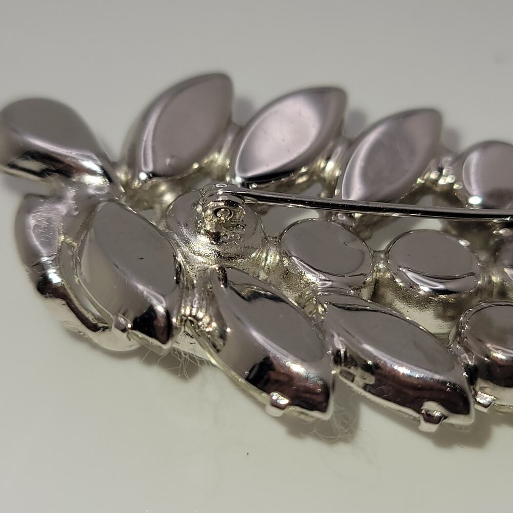 Vintage Silver-tone Leaf Style Brooch w/ Clear Chaton & Marquise Rhinestones - Picture 6 of 14